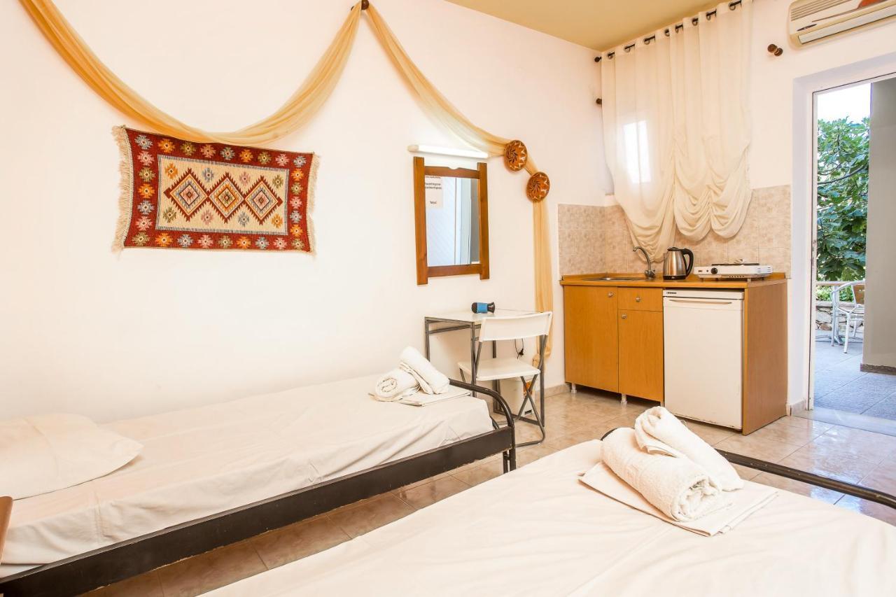 Vickys Faliraki Apart Otel 2*