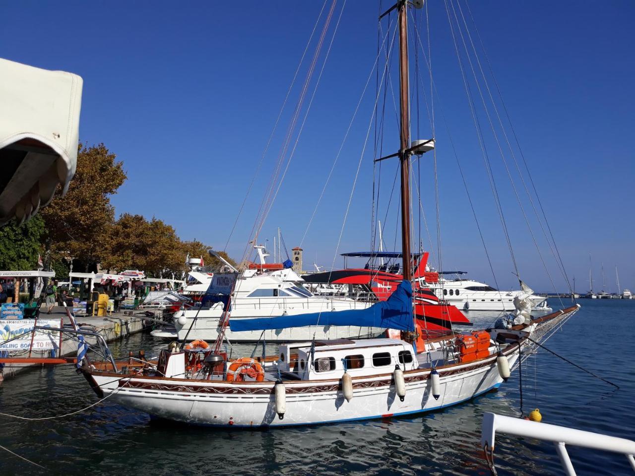 Vickys Faliraki Apart Otel 2*